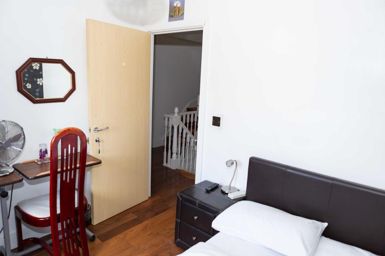 Benjamin Guest House Yiewsley Экстерьер фото