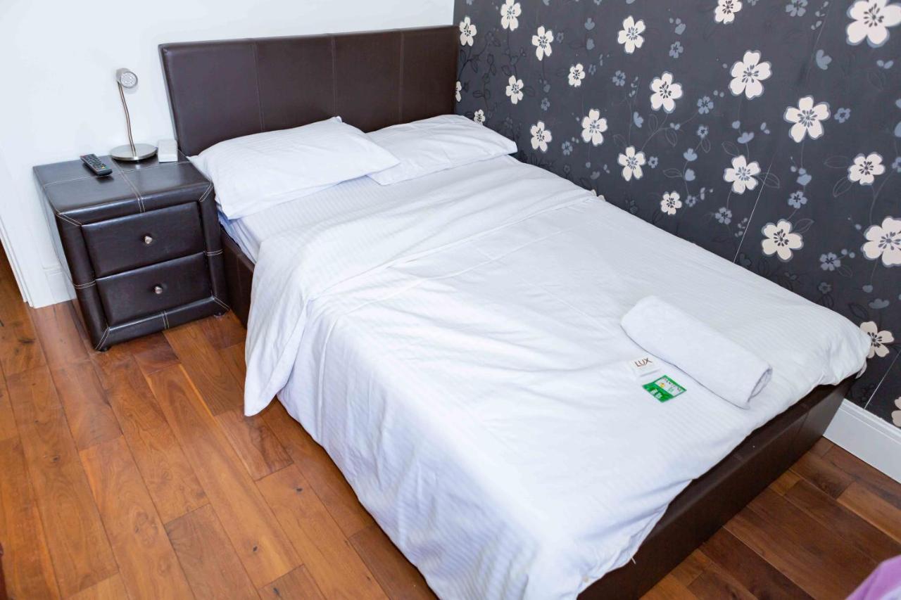 Benjamin Guest House Yiewsley Экстерьер фото
