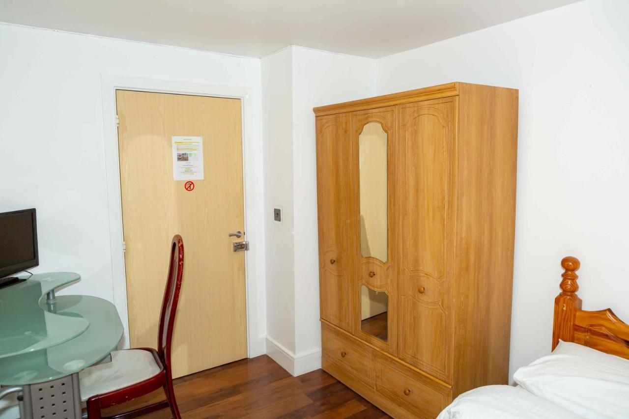 Benjamin Guest House Yiewsley Экстерьер фото