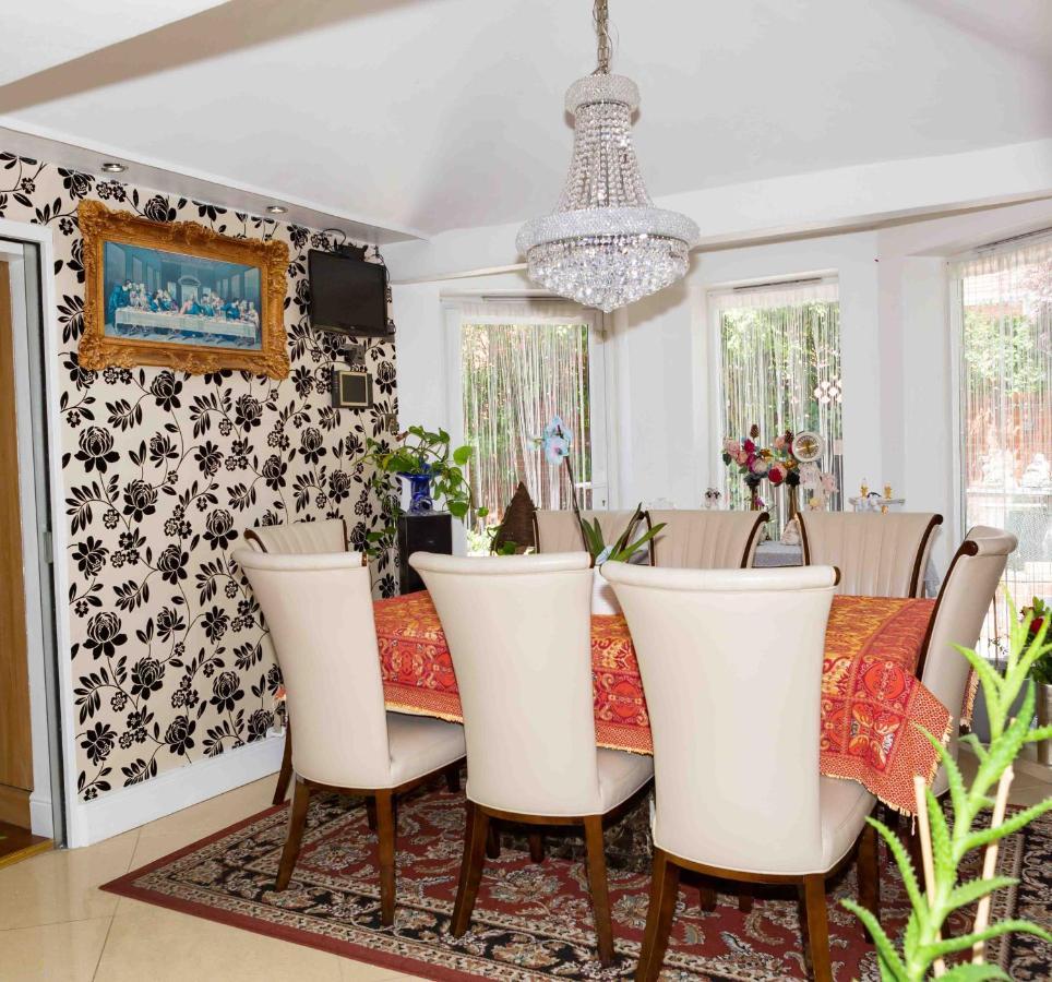 Benjamin Guest House Yiewsley Экстерьер фото