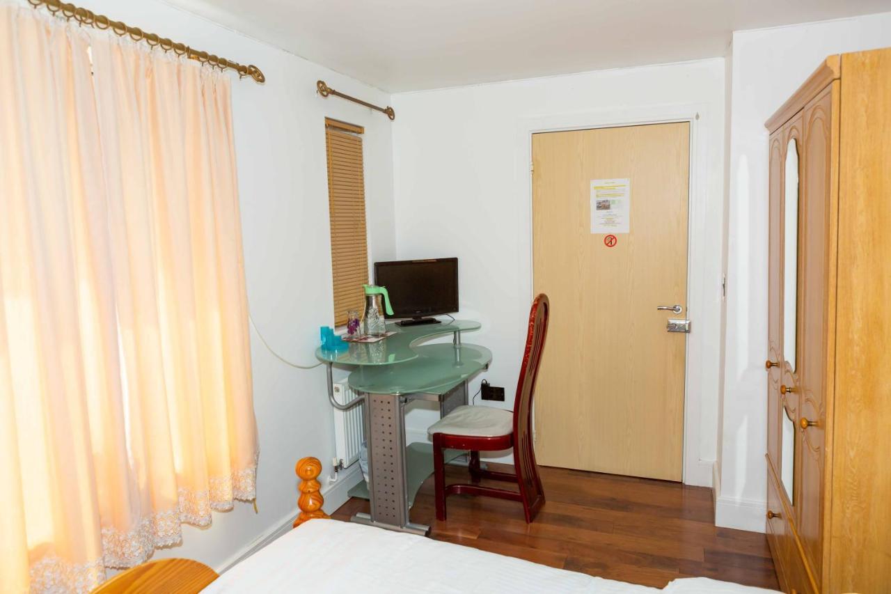 Benjamin Guest House Yiewsley Экстерьер фото