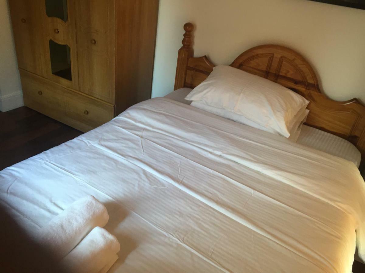 Benjamin Guest House Yiewsley Экстерьер фото