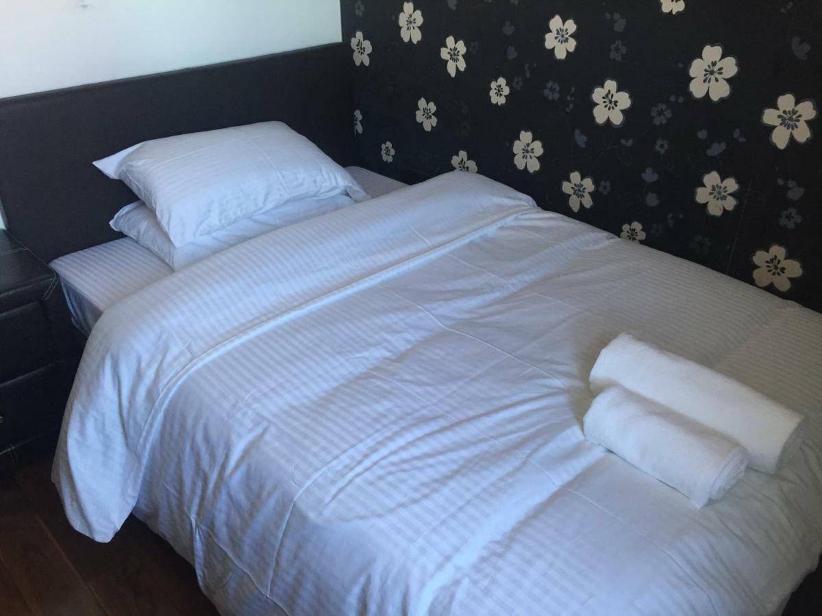 Benjamin Guest House Yiewsley Экстерьер фото