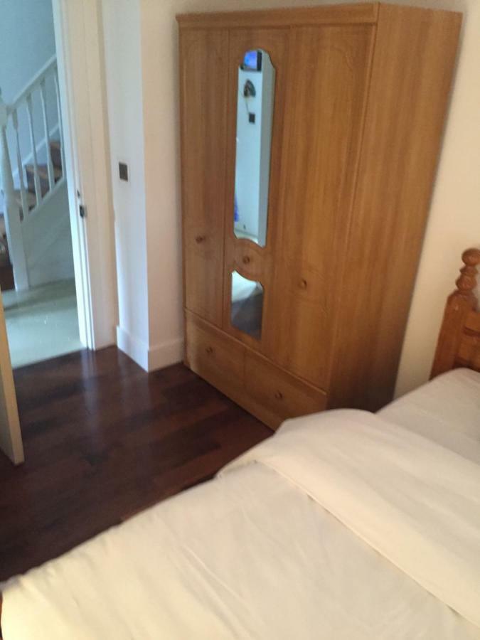 Benjamin Guest House Yiewsley Экстерьер фото