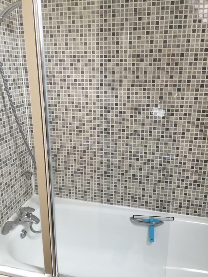 Benjamin Guest House Yiewsley Экстерьер фото