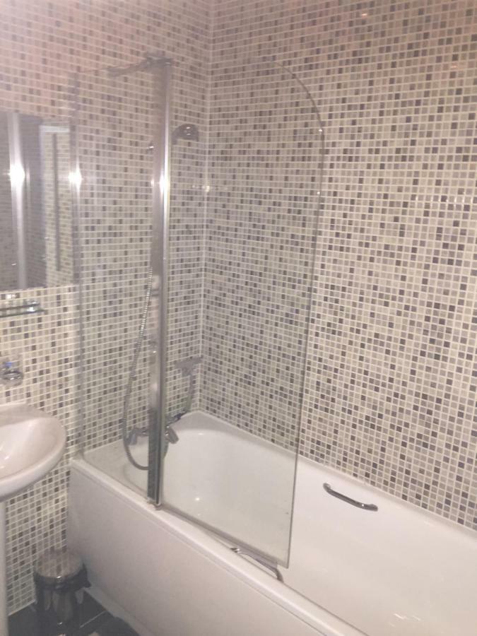 Benjamin Guest House Yiewsley Экстерьер фото
